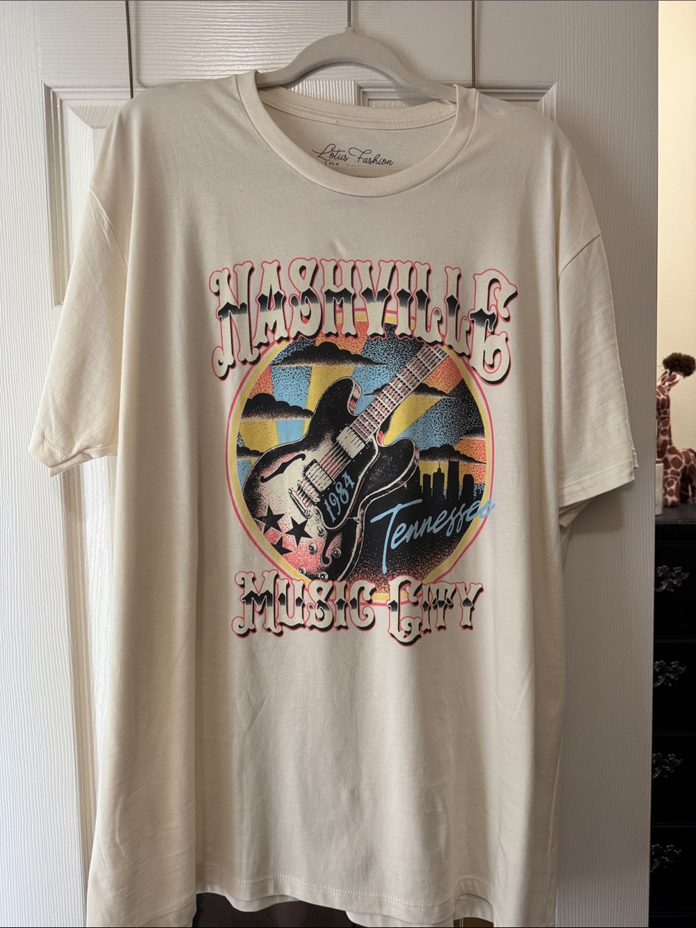 NWOT Nashville Music City Graphic Tee - Cream with Multi Color Print XL